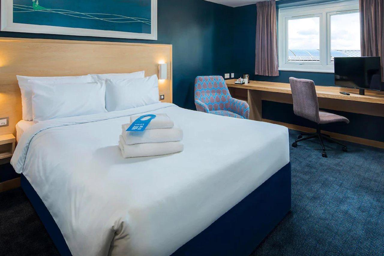 Travelodge London Central City Road Экстерьер фото