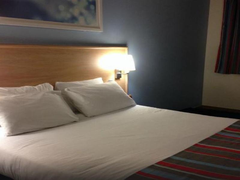 Travelodge London Central City Road Экстерьер фото