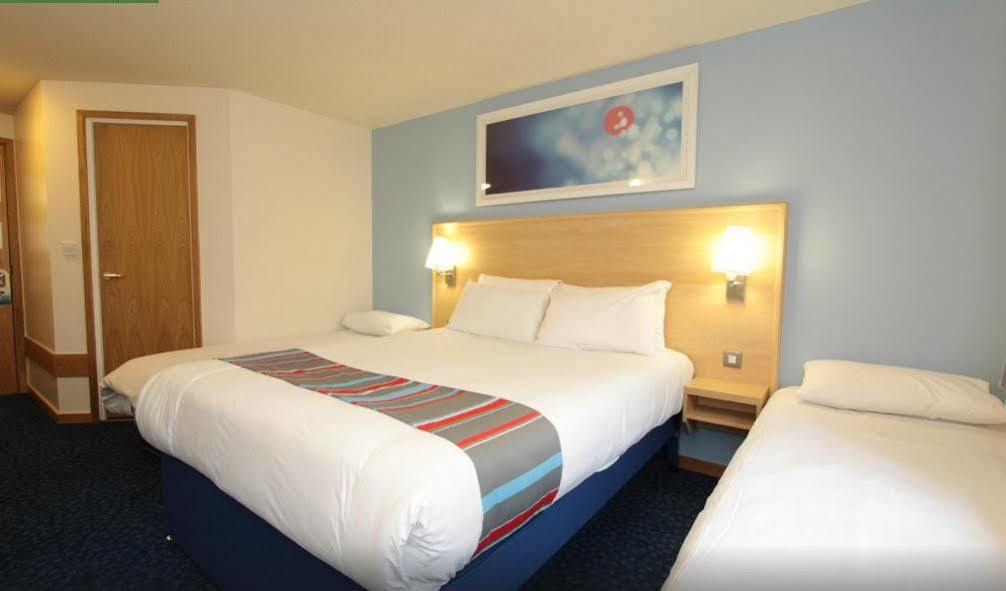 Travelodge London Central City Road Экстерьер фото