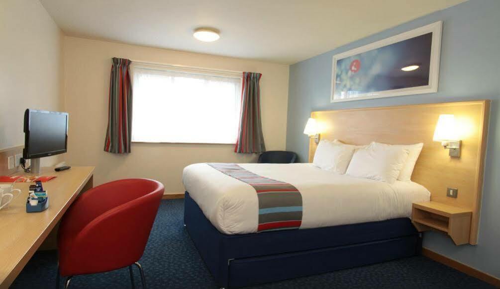 Travelodge London Central City Road Экстерьер фото