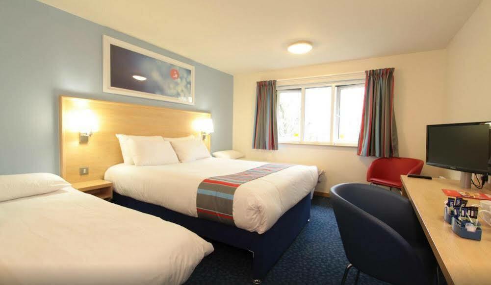 Travelodge London Central City Road Экстерьер фото